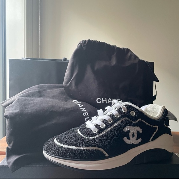 Chanel limited edition Sneakers -Embroidered Fabric & lambskin🤍New in Box 🖤 - Picture 2 of 14